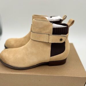 Revitalign women’s park avenue Chelsea boot wheat Sz 9